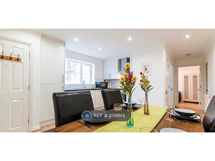 3 Bedroom Flat To Rent In Turner Street, London, E16