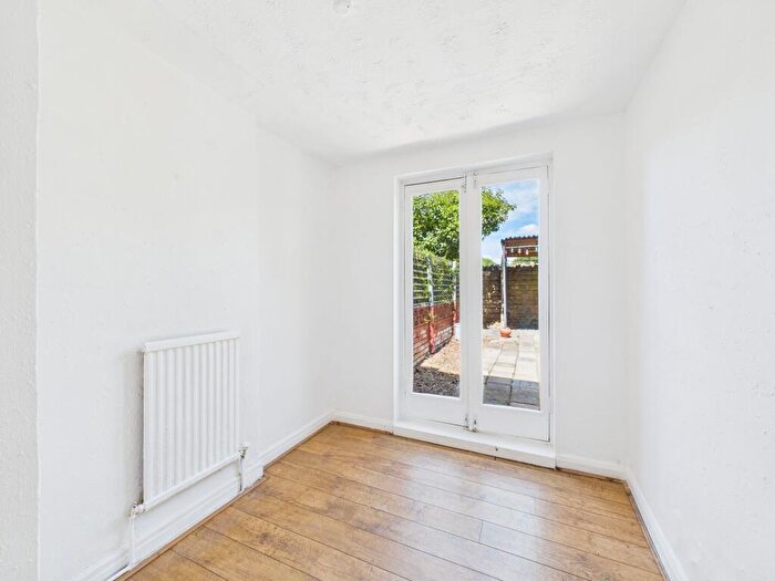 2 Bedroom End Of Terrace House For Sale In Vernon Avenue, Old Basford, Nottingham, NG6