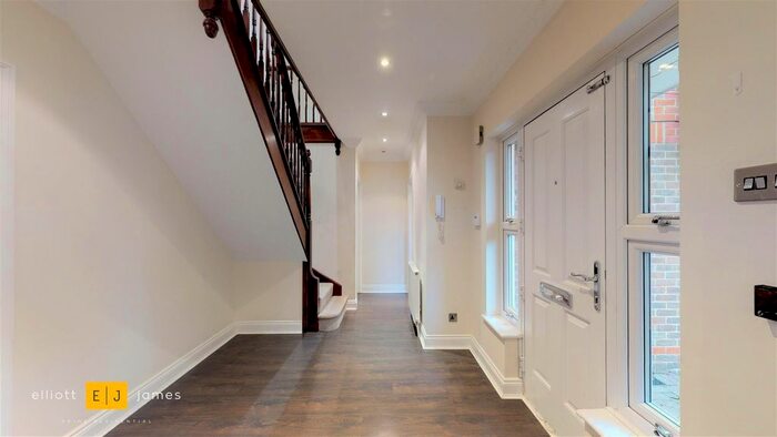 4 Bedroom Detached House For Sale In Alderton Hill, Loughton, IG10