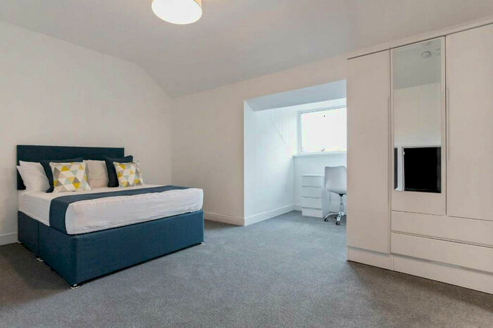 4 Bedroom Apartment To Rent In John Maurice Close, London, SE17
