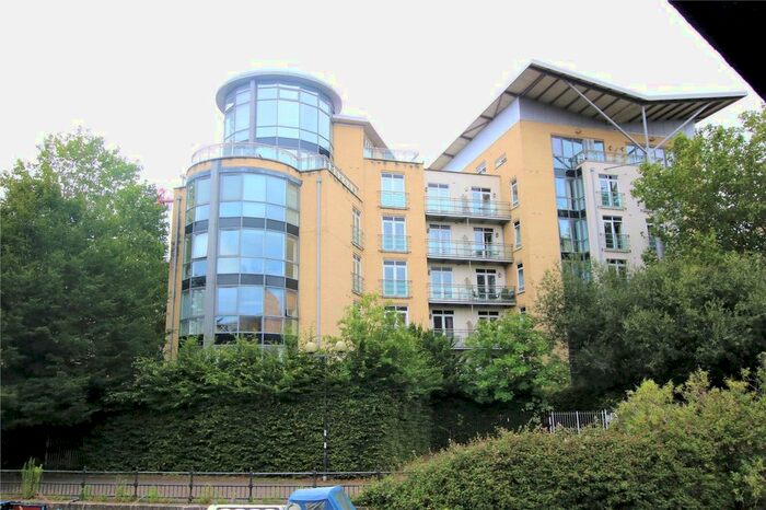 3 Bedroom Flat To Rent In The Meridian, Kenavon Drive, Reading, Berkshire, RG1