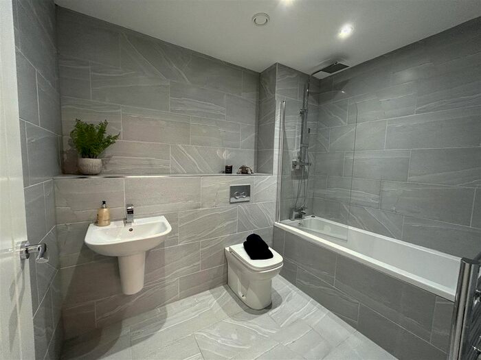 2 Bedroom Flat To Rent In Brockwood Park, Station Road, Sheffield, S13