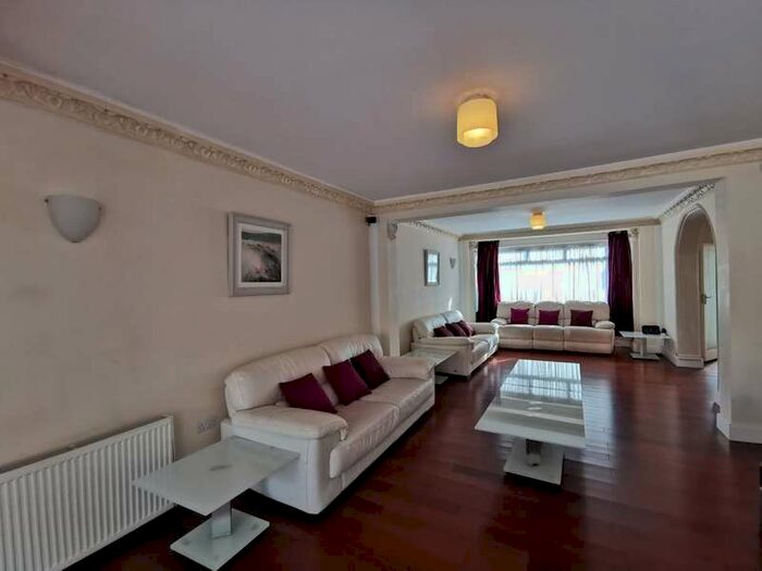 4 Bedroom Detached House To Rent In Penshurst Gardens, Edgware, HA8