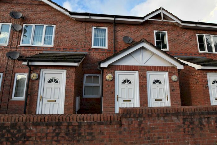 2 Bedroom Maisonette To Rent In Worsley Road, Swinton, Manchester, M27