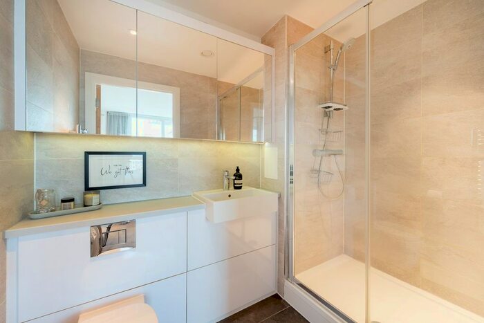 2 Bedroom Flat For Sale In Goldhawk Road, Shepherd's Bush, London, W12