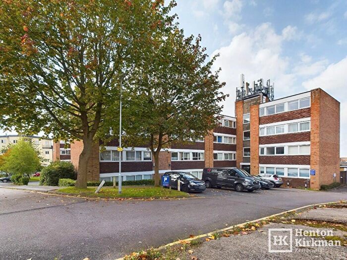 2 Bedroom Flat For Sale In Radford Court, Billericay, Essex, CM12