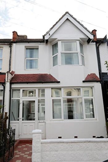 4 Bedroom Terraced House To Rent In Whitford Gardens, CR4