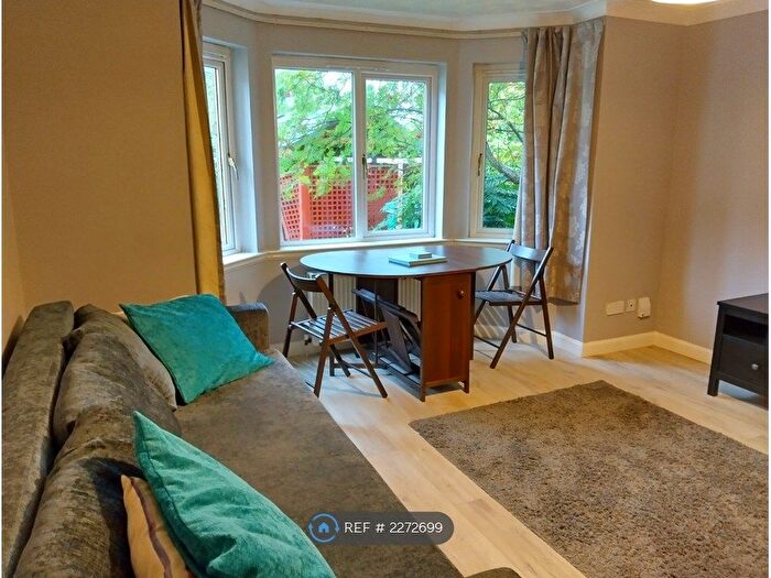 2 Bedroom Flat To Rent In Duff Road, Edinburgh, EH11