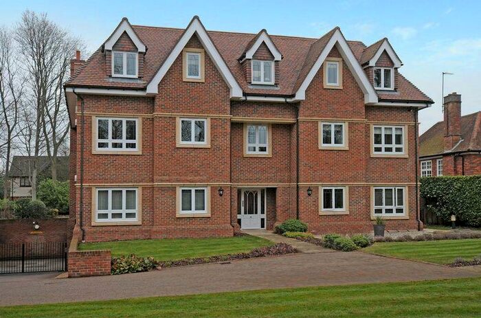 2 Bedroom Flat To Rent In Draycott House Beaconsfield, HP9