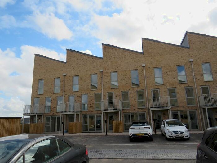 3 Bedroom Town House To Rent In Lescar Road, Waverley, Rotherham, S60