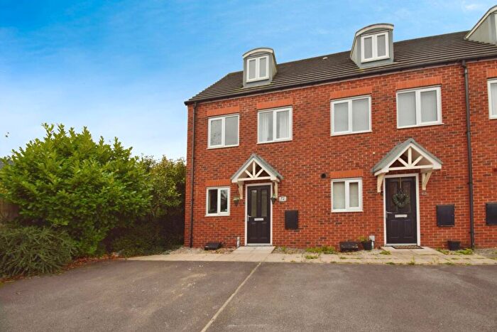 3 Bedroom Town House To Rent In Magazine Road, Bromborough, CH62