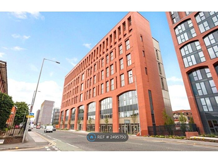 2 Bedroom Flat To Rent In Sky Gardens, Manchester, M15