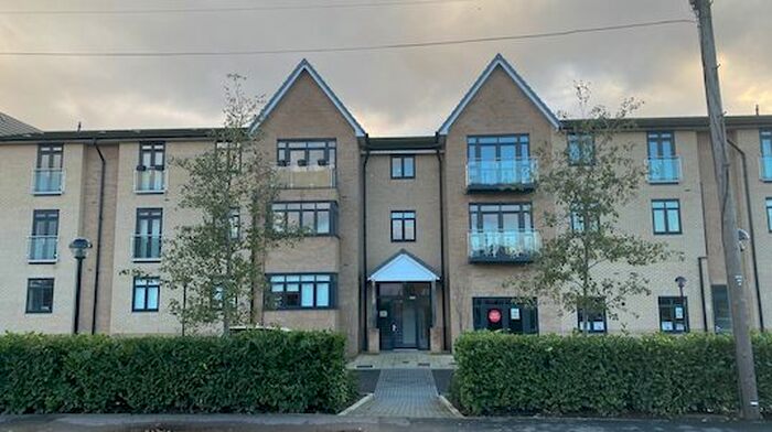 2 Bedroom Flat To Rent In Station Road, Cuffley, Potters Bar, EN6