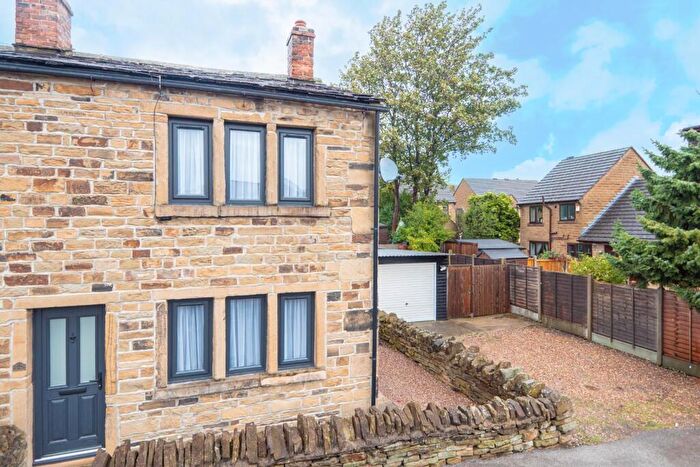 2 Bedroom End Of Terrace House To Rent In Valley Road, Pudsey, LS28