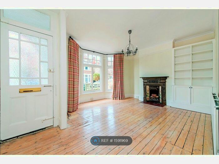 2 Bedroom Maisonette To Rent In Cowley Road, London, SW14