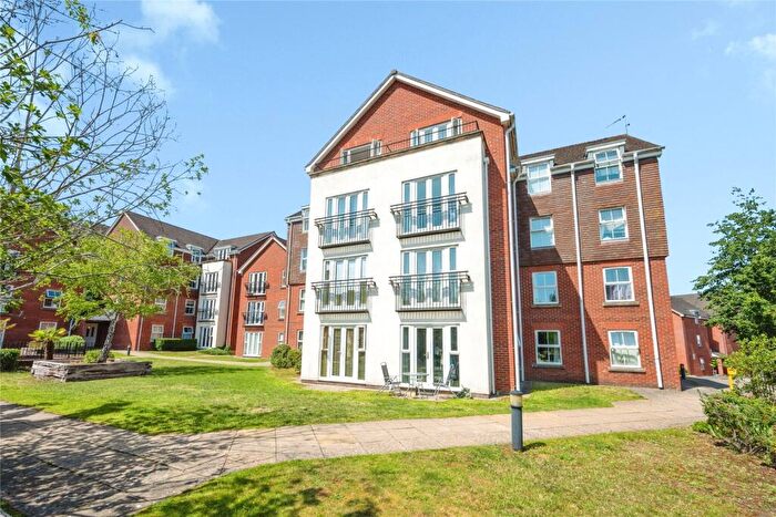 2 Bedroom Flat For Sale In Birch Meadow Close, Warwick, CV34