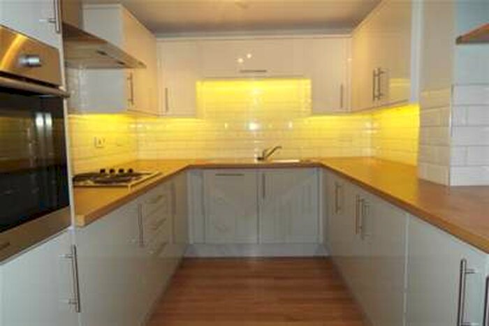 3 Bedroom Flat To Rent In Aprilia House, Ffordd Garthorne, Cardiff, CF10