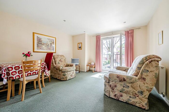 2 Bedroom Flat For Sale In Weller Mews, Enfield, EN2