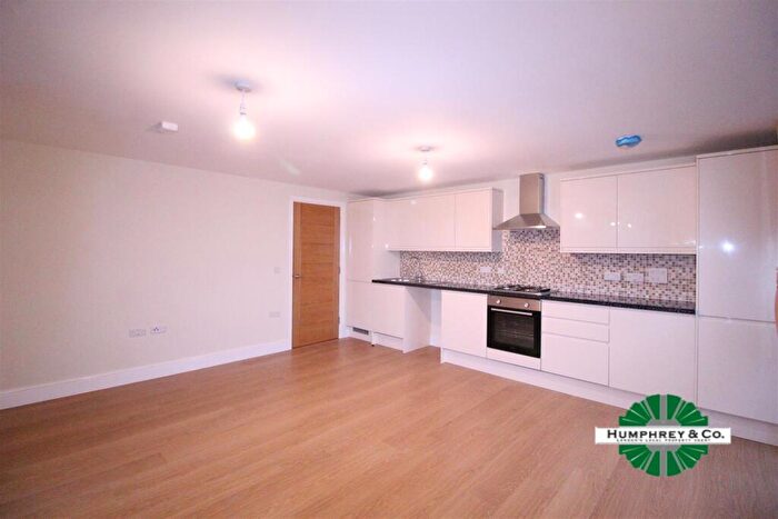 2 Bedroom Flat To Rent In High Road, Ilford, IG1