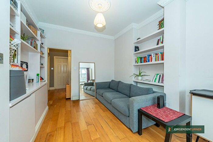 2 Bedroom Flat For Sale In Frithville Gardens Shepherds Bush, W12