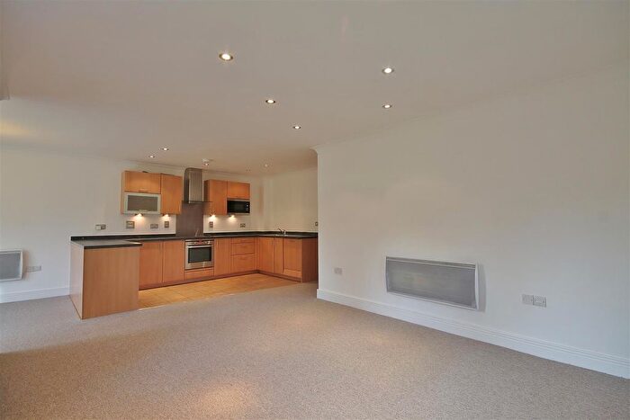 3 Bedroom Flat To Rent In Waterways, Oxford Epc Rating D, OX2