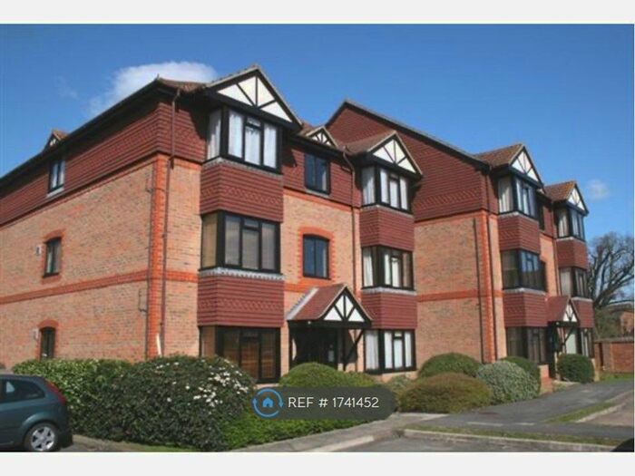1 Bedroom Flat To Rent In Chestnut Close, Fleet, GU51