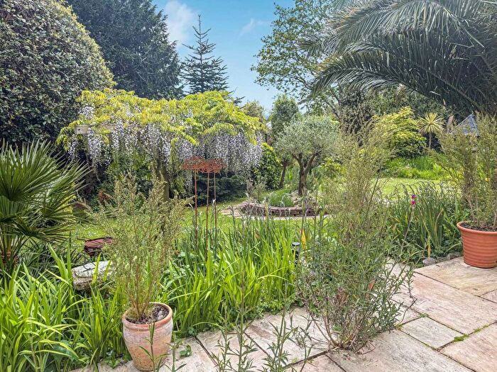 2 Bedroom Flat For Sale In Middle Warberry Road, Torquay, Devon, TQ1