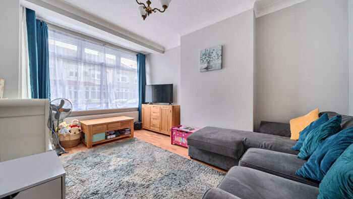 3 Bedroom Terraced House For Sale In West End Avenue, Leyton, E10