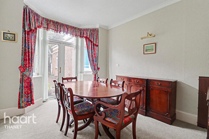 4 Bedroom Detached Bungalow For Sale In Foreland Avenue, Margate, CT9