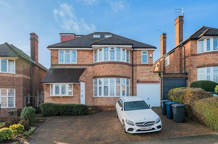 6 Bedroom Detached House To Rent In Southover, London, N12