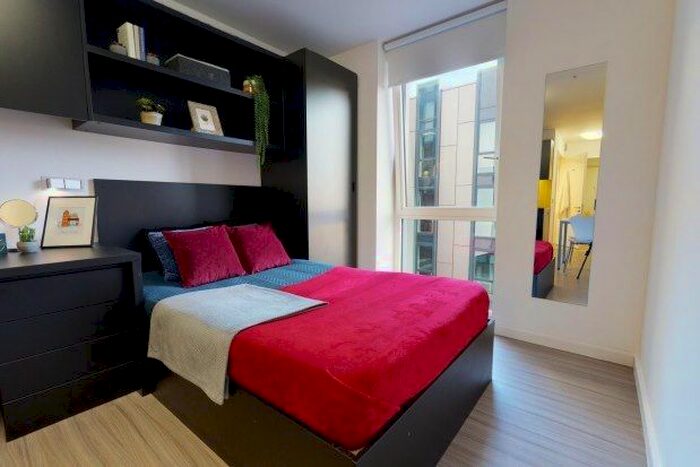 Studio To Rent In Shepherds Bush Road, London, W6