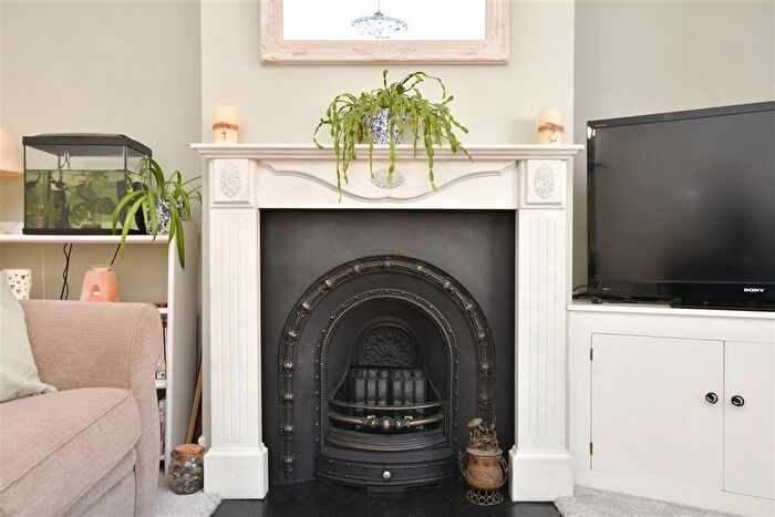 4 Bedroom End Of Terrace House For Sale In Leslie Road, Dorking, Surrey, RH4