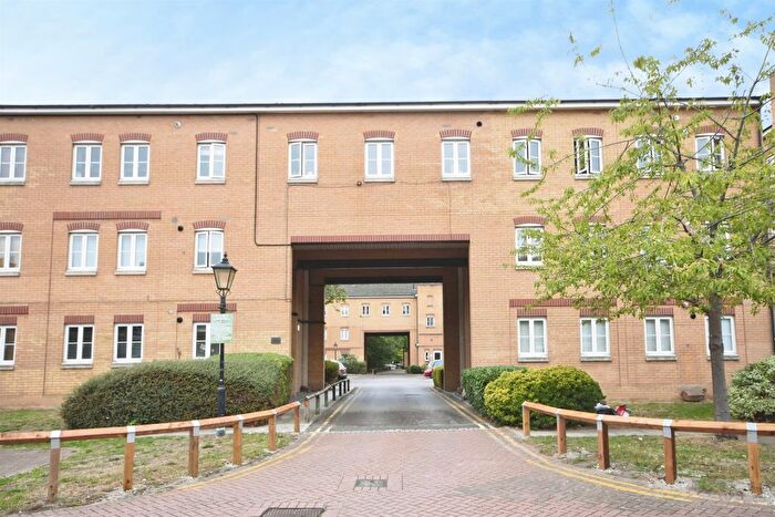 1 Bedroom Flat For Sale In Kidman Close, Gidea Park, Romford, RM2