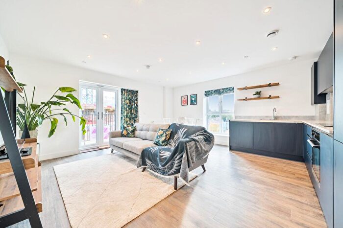 2 Bedroom Flat To Rent In Rochester Riverside, Rochester, Kent., ME1