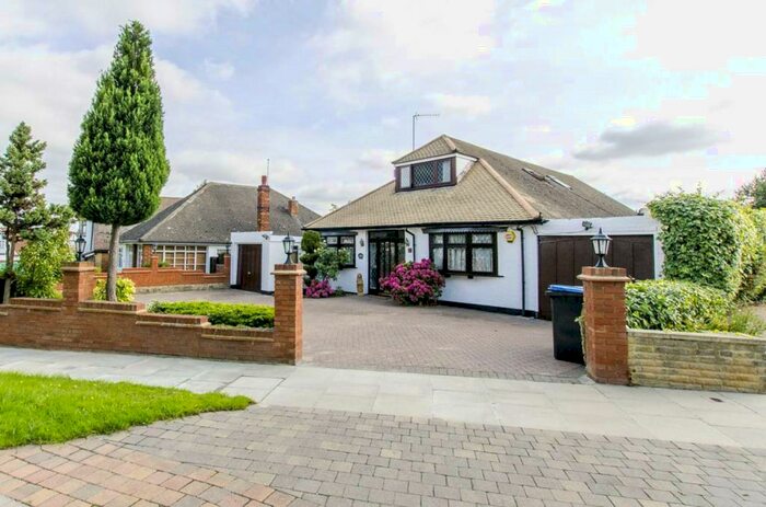 4 Bedroom Detached House To Rent In Ash Ride, Enfield, EN2