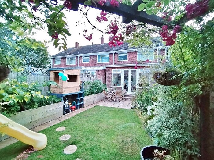3 Bedroom Terraced House For Sale In Cherry Tree Avenue, Cowplain, Waterlooville, PO8