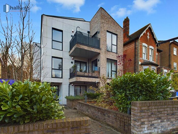 2 Bedroom Apartment For Sale In South Park Hill Road, South Croydon, CR2