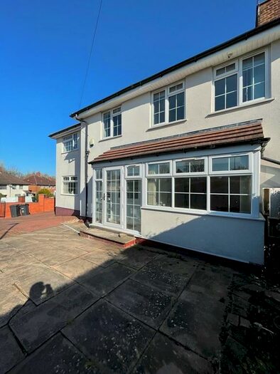 5 Bedroom Semi-Detached House To Rent In Warstock Rd, Warstock, Kings Norton, Birmingham, B14