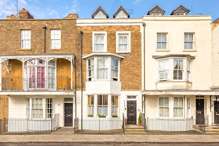 2 Bedroom Flat For Sale In Bellevue Road, Ramsgate, Kent, CT11