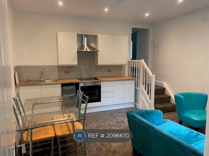 3 Bedroom Flat To Rent In Palatine Road, Manchester, M20