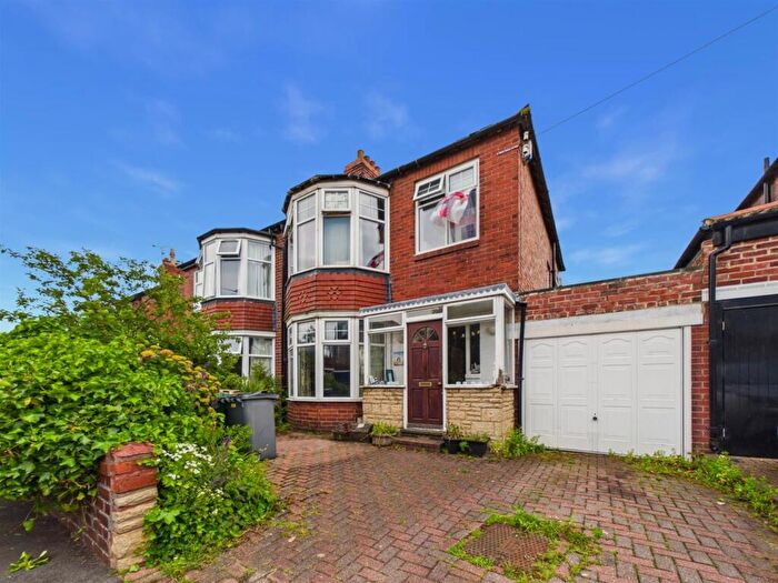 3 Bedroom Semi-Detached House For Sale In Links Avenue, Whitley Bay, NE26