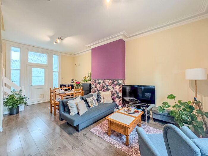 2 Bedroom Terraced House To Rent In Bounds Green Road, London, N11