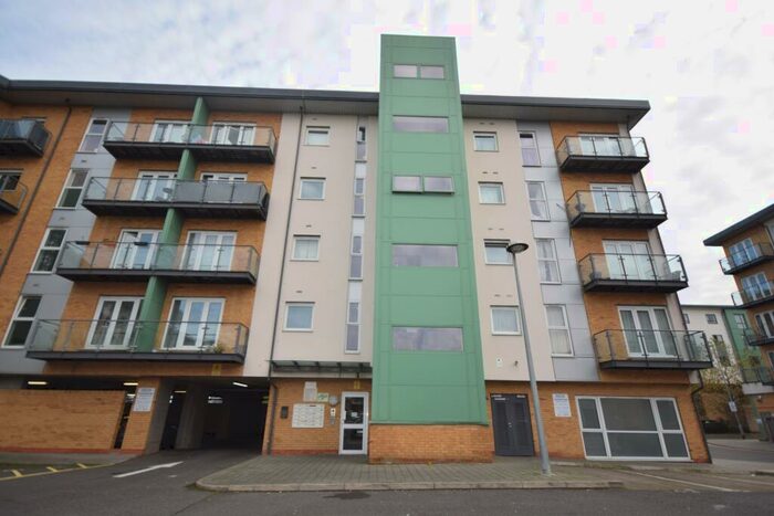 2 Bedroom Flat To Rent In Parkhouse Court, Hatfield, AL10