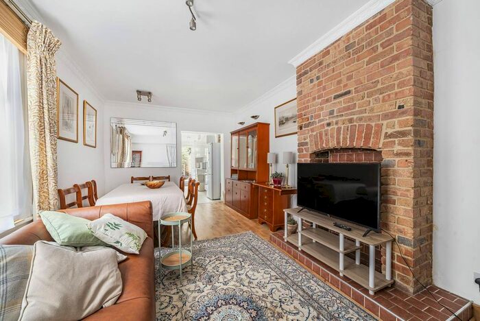 2 Bedroom Flat To Rent In Spruce Hills Road, Walthamstow, London, E17