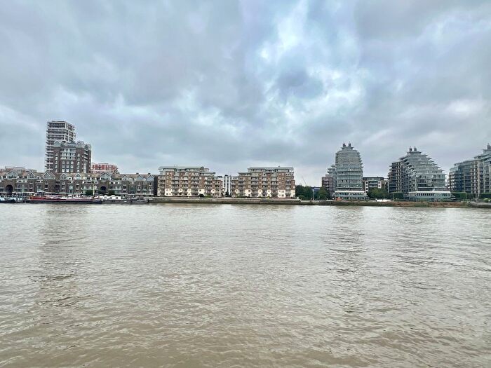 2 Bedroom Flat To Rent In Central Avenue, London, SW6