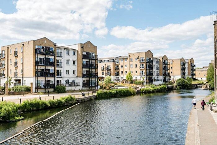 2 Bedroom Flat For Sale In Candle Street, Tower Hamlets, London, E1