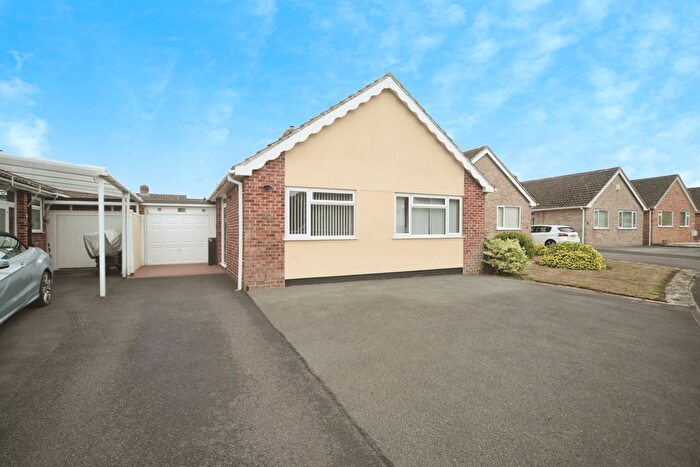 2 Bedroom Detached Bungalow For Sale In Essex Drive, Taunton, TA1