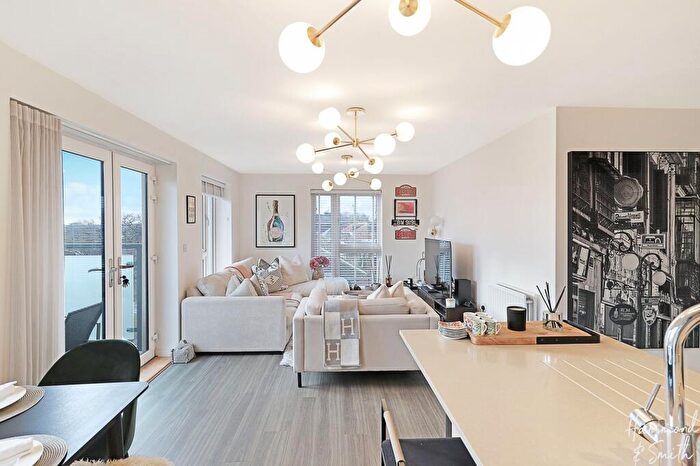 2 Bedroom Apartment For Sale In Newmans Lane, Loughton, IG10
