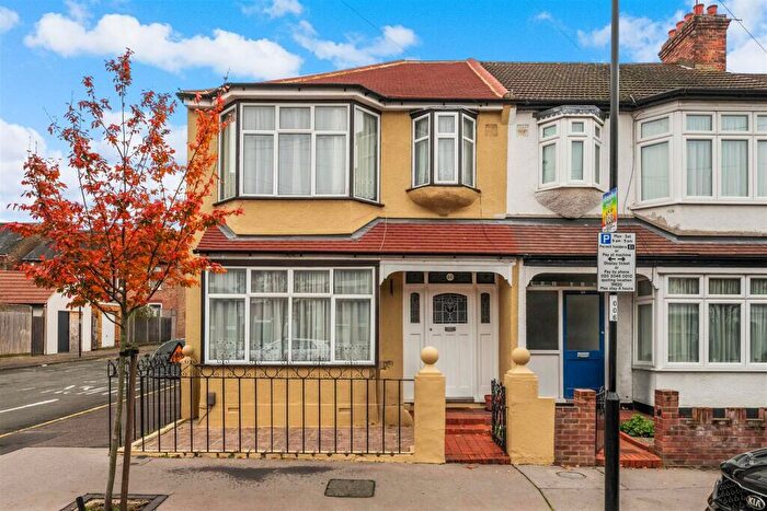 3 Bedroom End Of Terrace House For Sale In Tunstall Road, Croydon, CR0