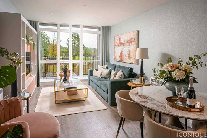 2 Bedroom Flat For Sale In Oakhill, Hildenborough, TN11